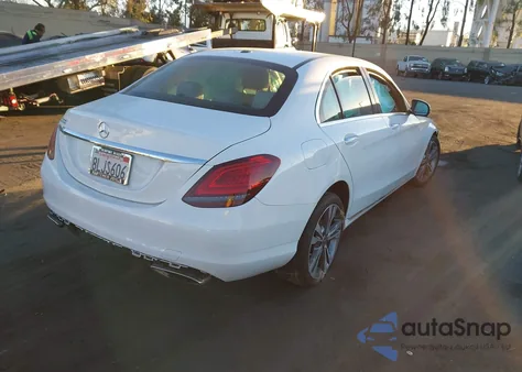2019 Mercedes-Benz C 300 z USA, uszkodzony, nr VIN WDDWF8DB8KR483163